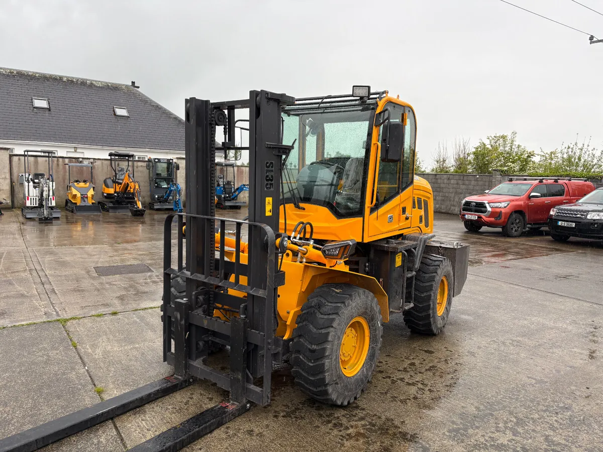 3.5 Ton 4 x 4 Rough Terrain Fork lift.. New/Unused - Image 4