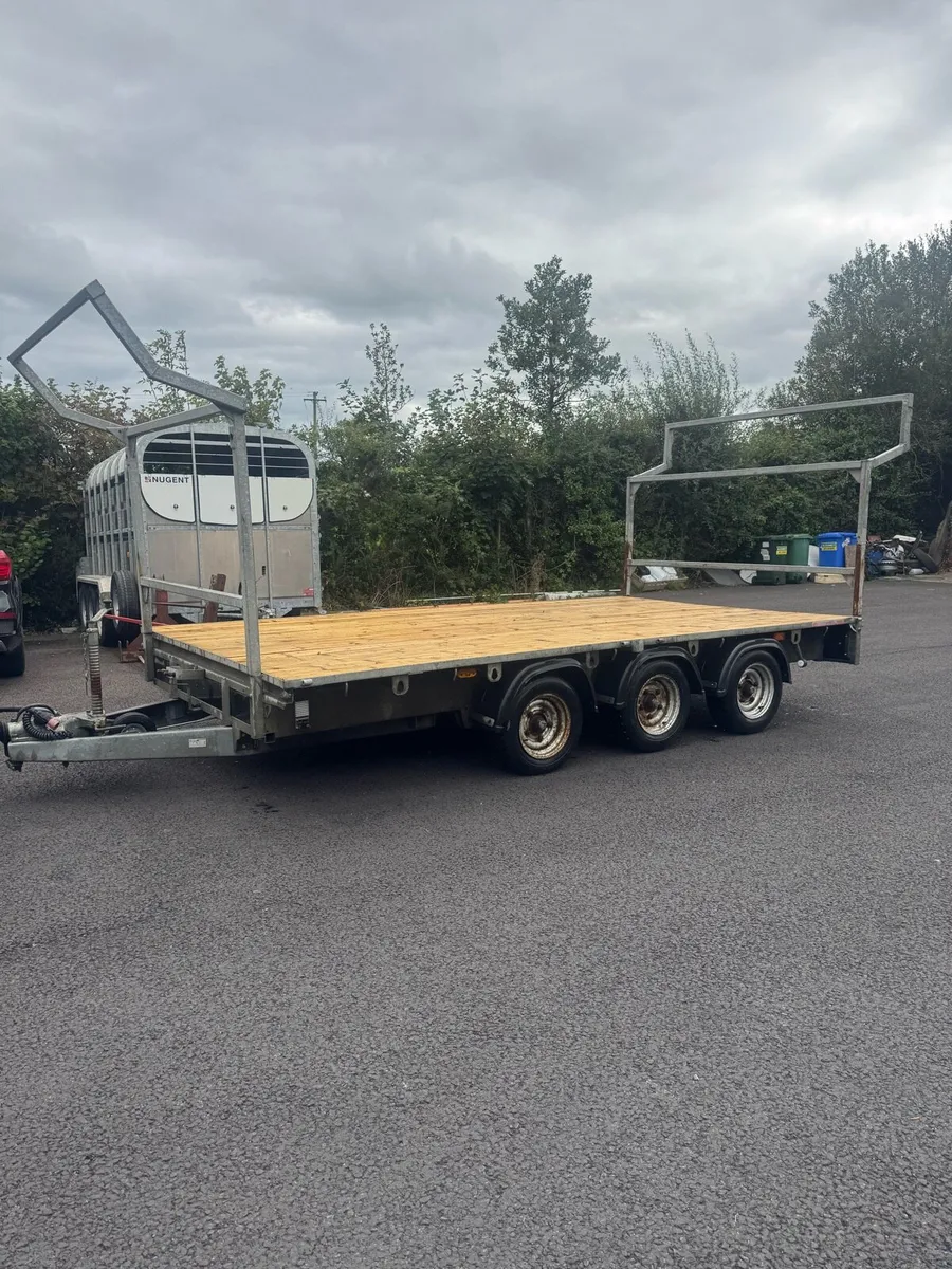Bale trailer - Image 1