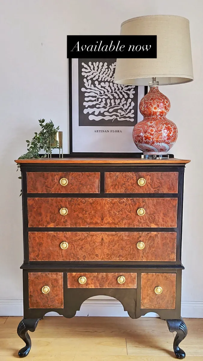 Beautiful walnut burr chest of drawers - Image 1