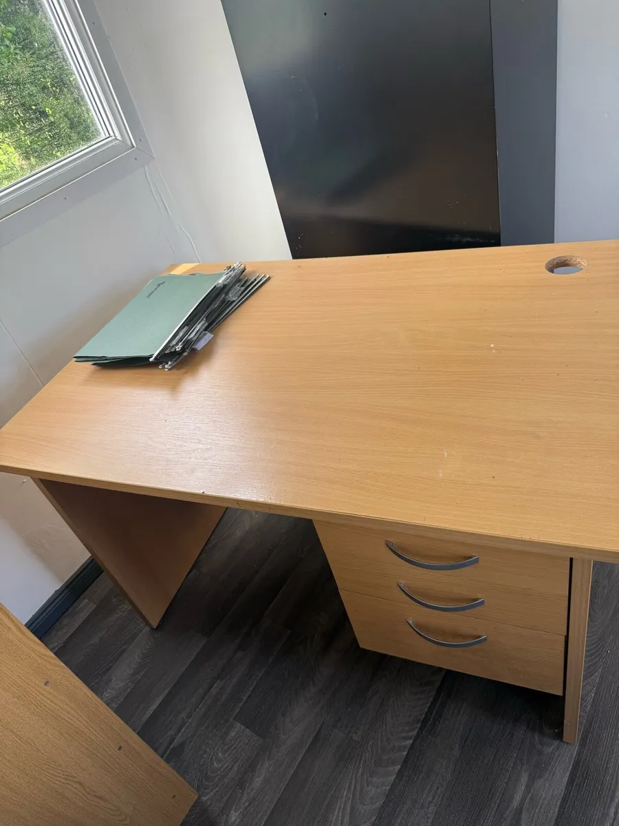 Office desk - Image 1