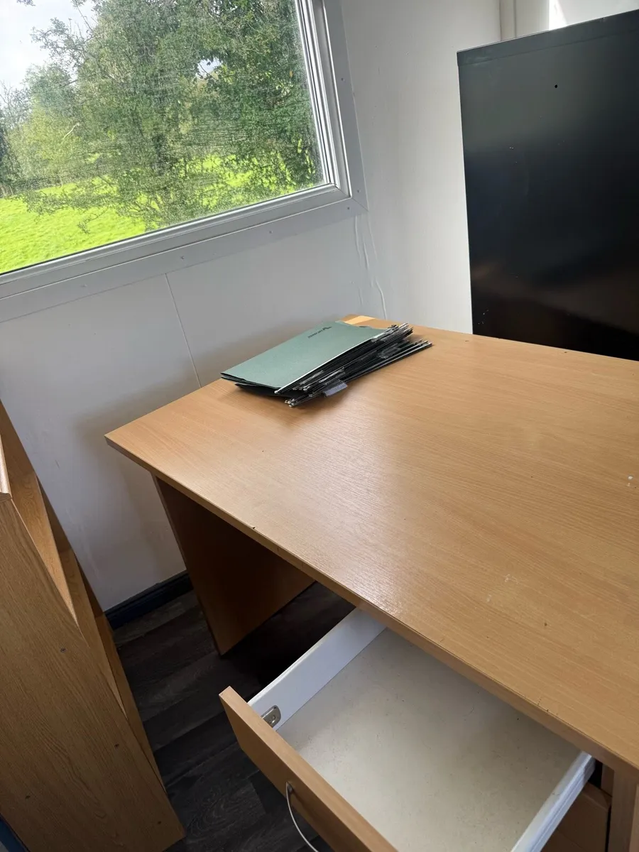 Office desk - Image 2