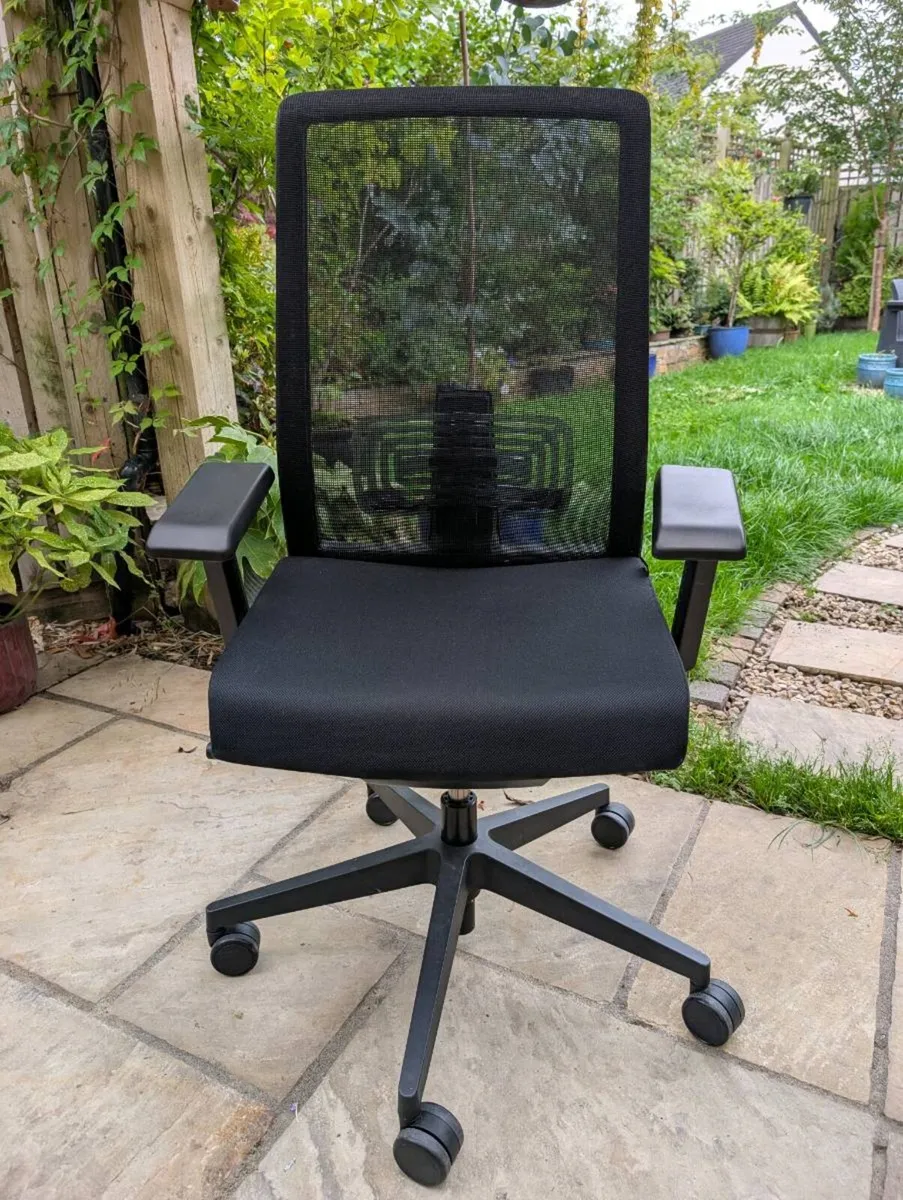 Ergonomic office chair - Image 3