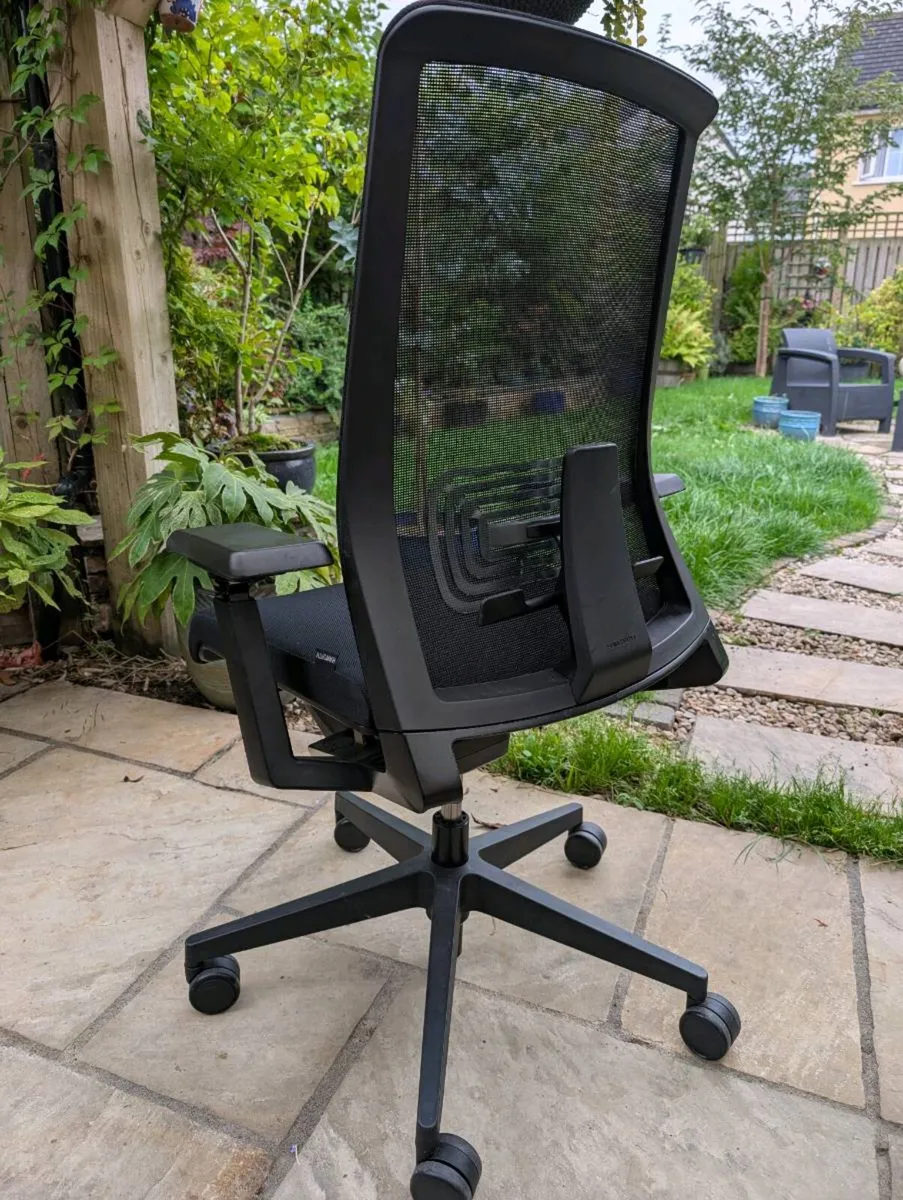 Ergonomic office chair - Image 4
