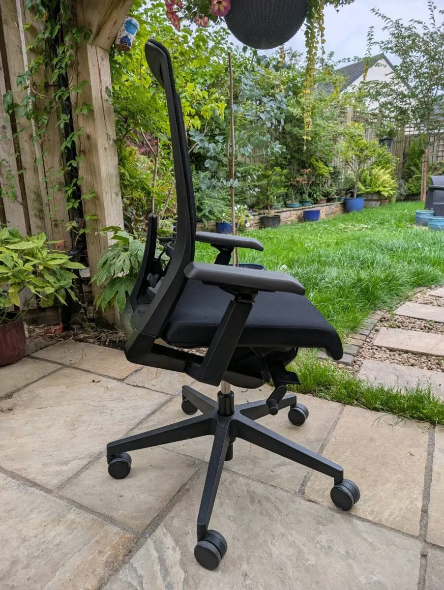 Ergonomic office chair - Image 2