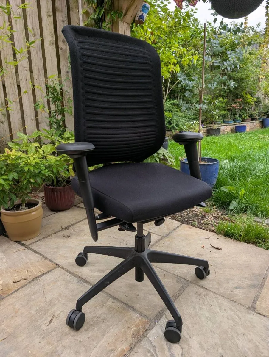 Ergonomic office chair - Image 3