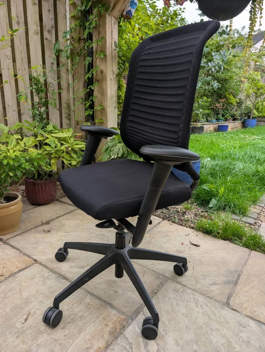Ergonomic office chair - Image 4