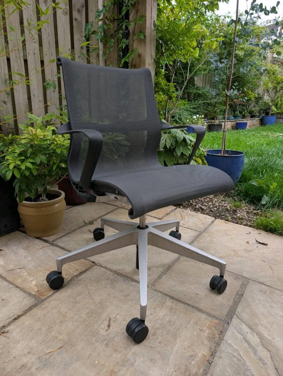 Herman Miller setu - Image 1