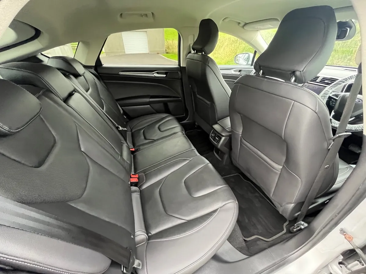 Ford Mondeo 2022 - Image 4