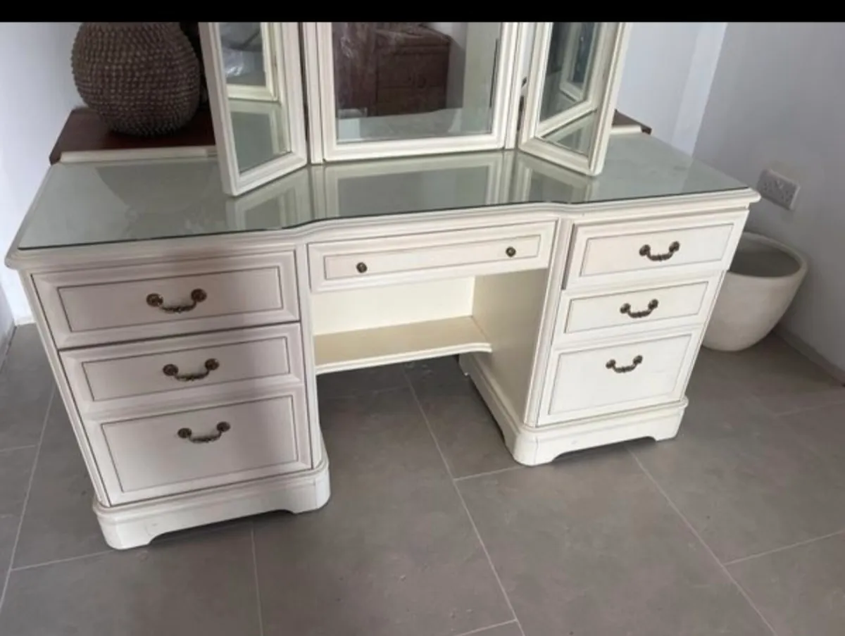 Dressing table - Image 2