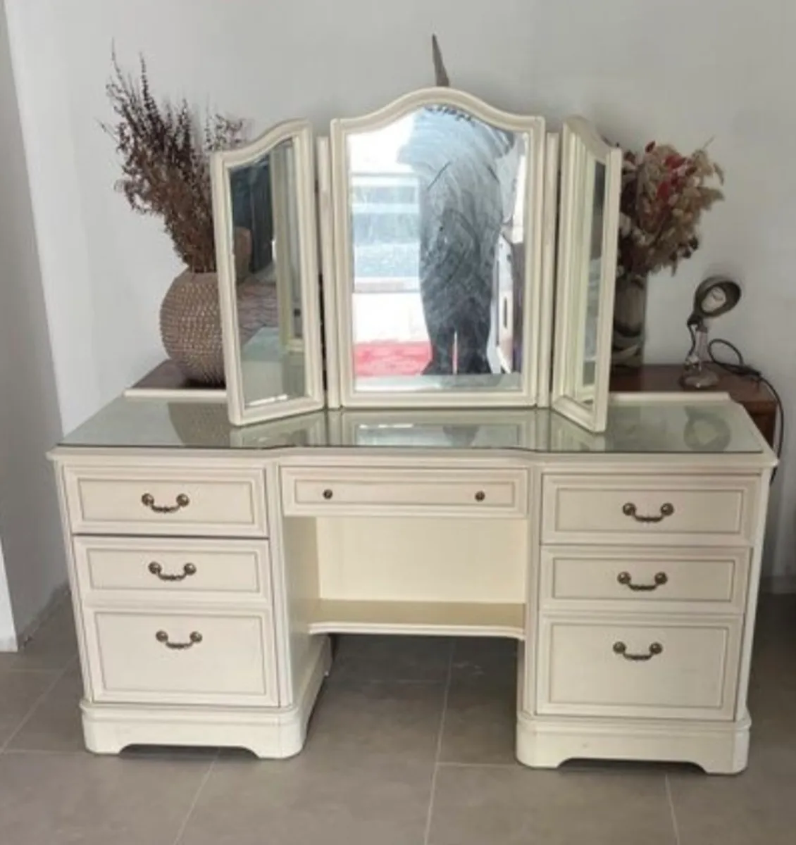 Dressing table - Image 1