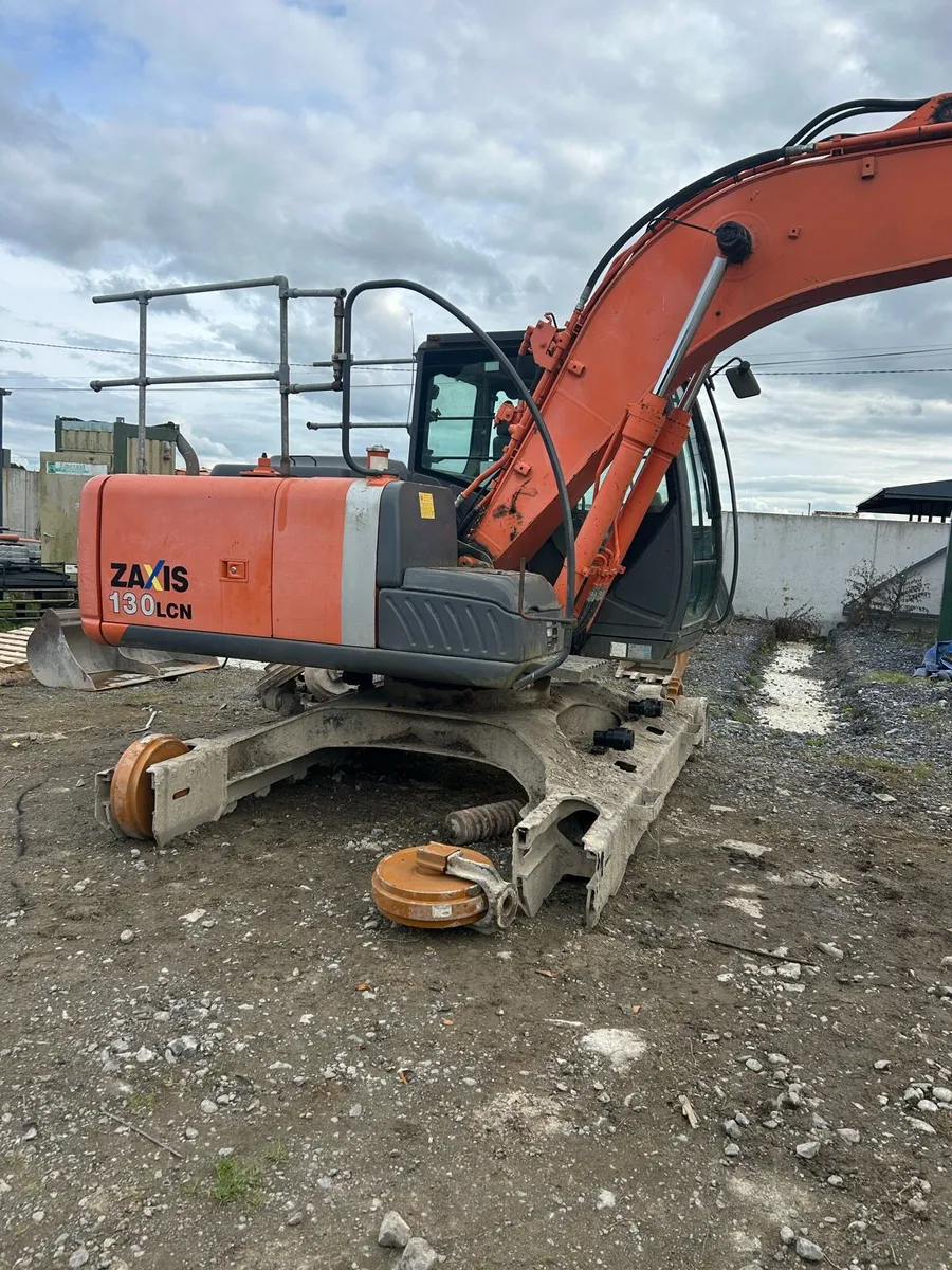 Undercarriage Fitting - Image 1