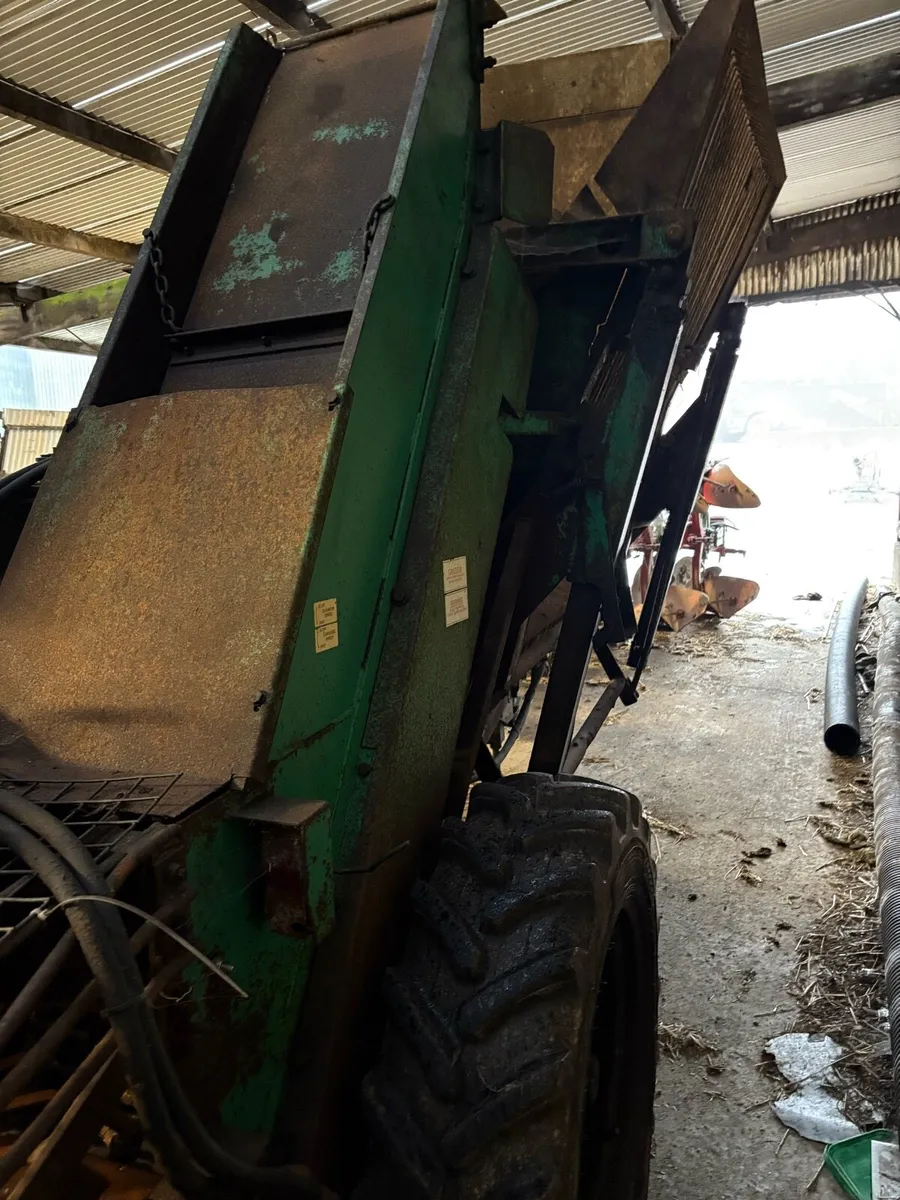 Armer Salmon beet harvester - Image 4