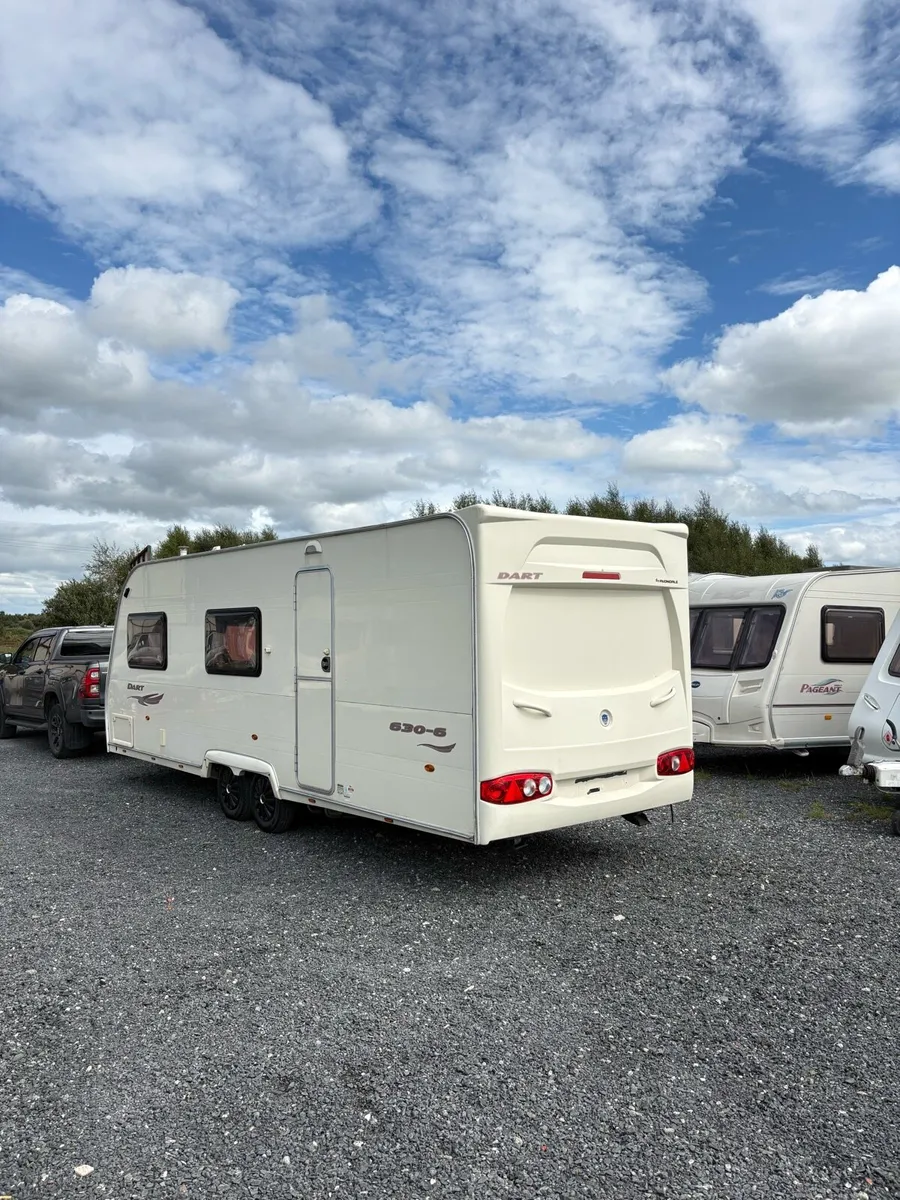 2009 Avondale 6 Berth Fixed Bunkbed Caravan - Image 3
