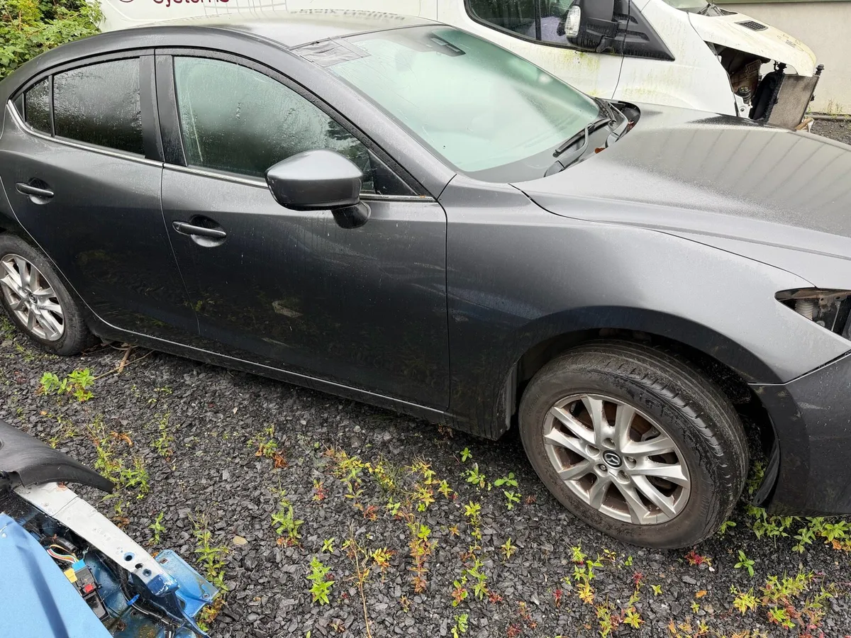 Mazda 3 for parts - Image 4