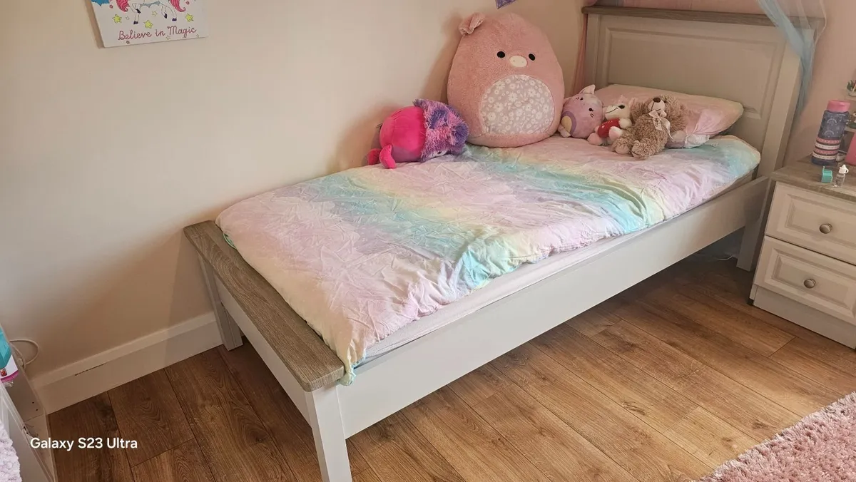 Single beds - Image 2