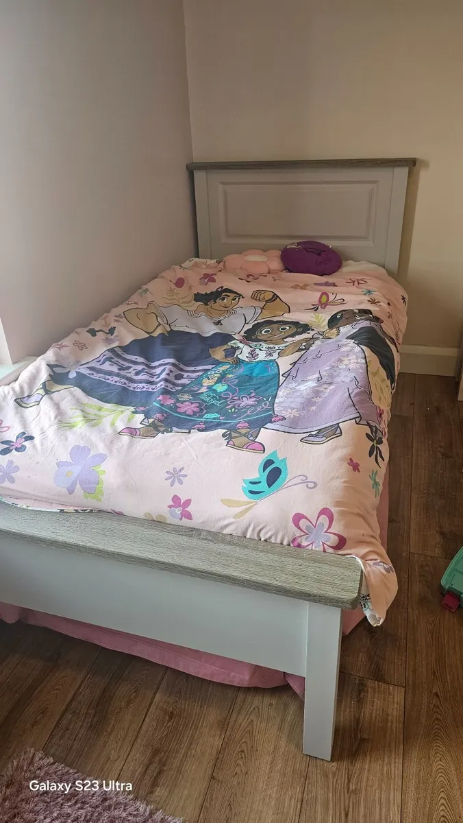 Single beds - Image 4