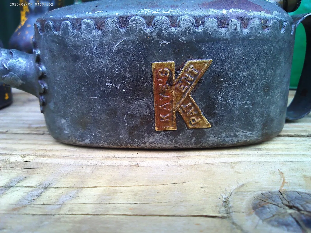 Vintage Oil Cans - Image 3