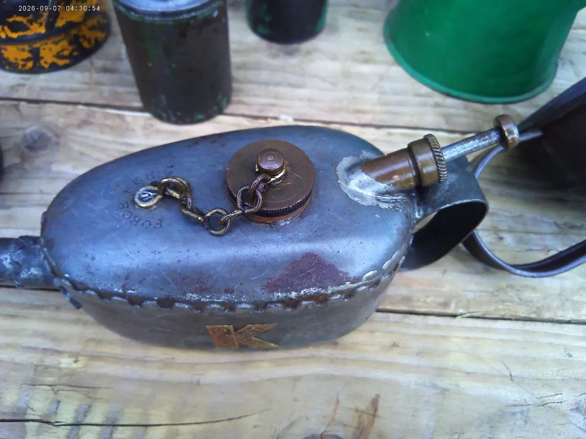 Vintage Oil Cans - Image 2