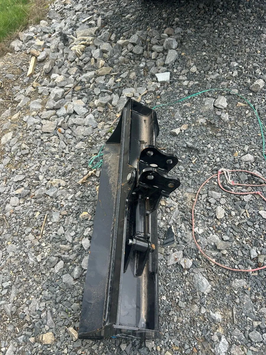 Tilting digger bucket - Image 1