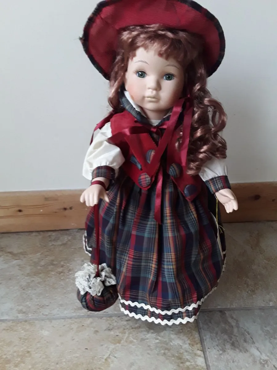 Beautiful porcelain doll from the Leonardo Collect - Image 1
