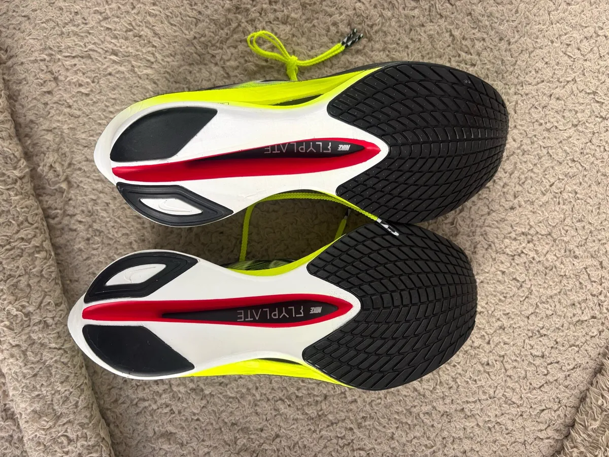 Vaporfly 4s size 11UK NEW - Image 2