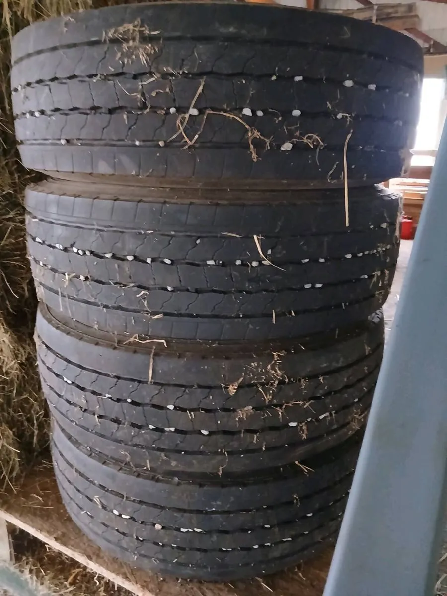 Tyres for sale 4 tyres  285 70 195  thread 60%