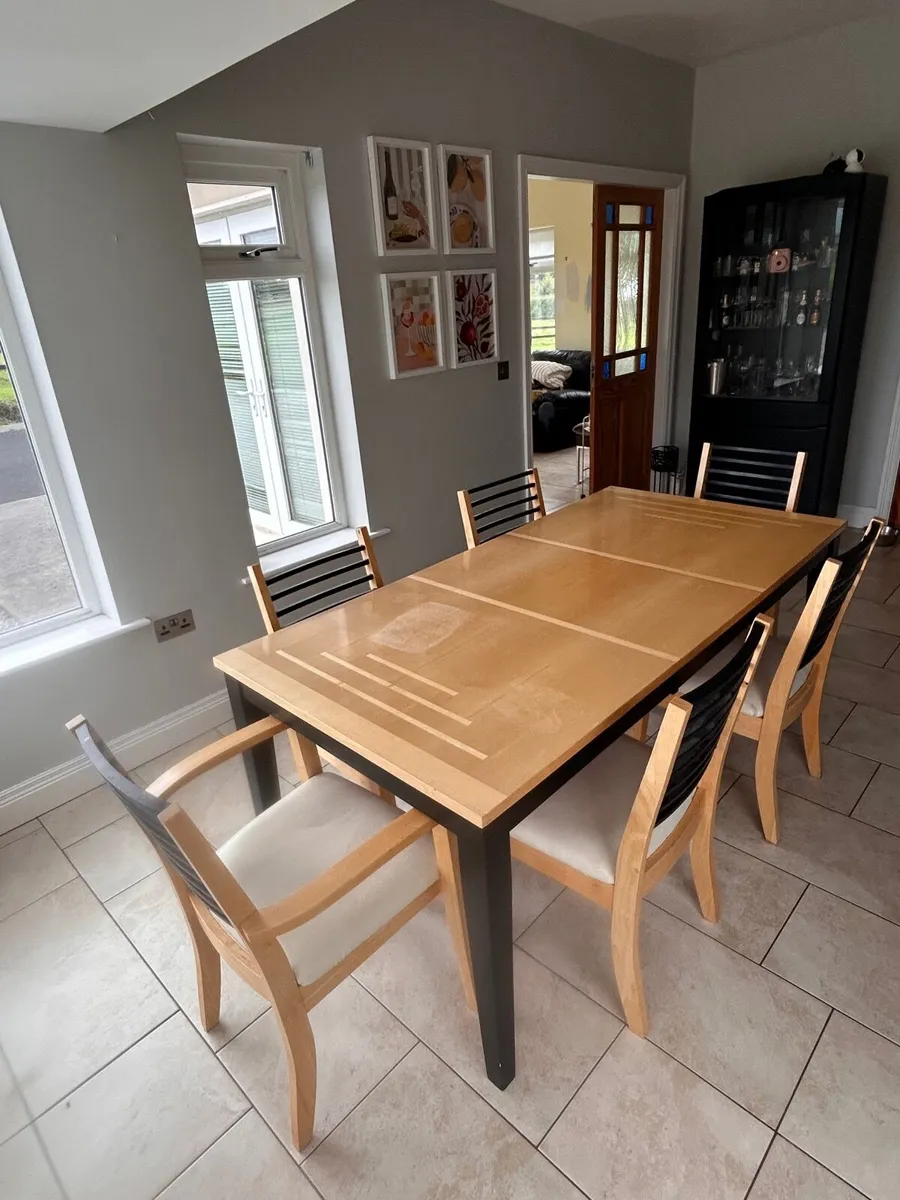 Dining table and 6 chairs - Image 1