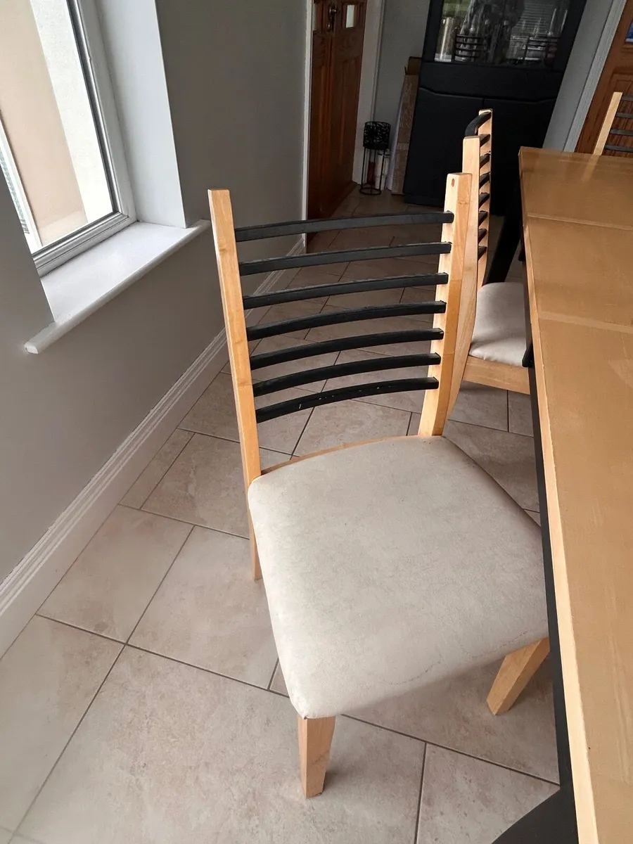 Dining table and 6 chairs - Image 3
