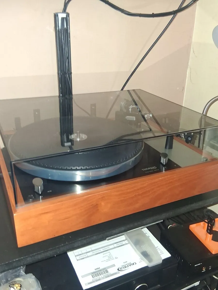 Record Player - Image 1