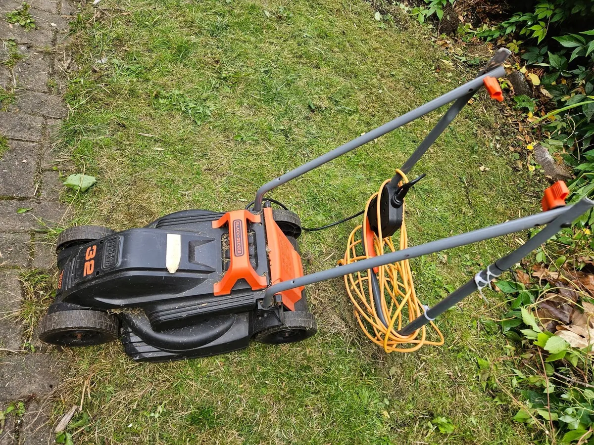 Black & Decker compact lawnmower - Image 1
