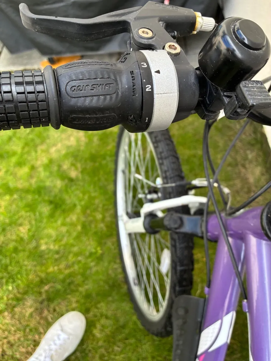 17 in Ladies mountain bike -like new hardly used - Image 3