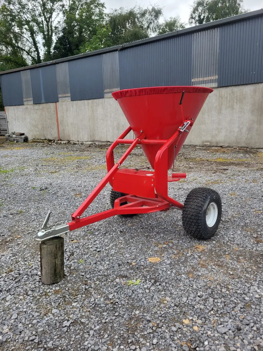 Fertiliser spreader - Image 1