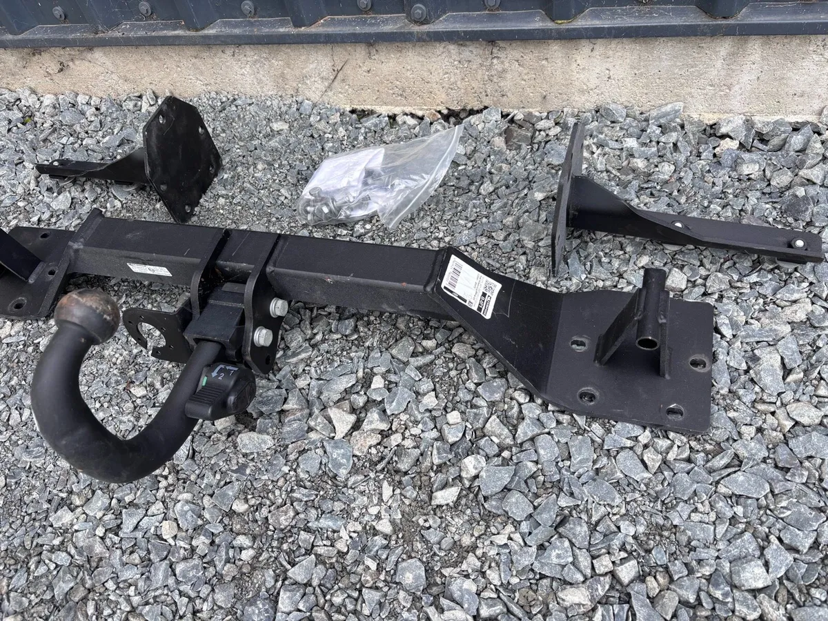 BMW X5 E53 detachable towbar - Image 2
