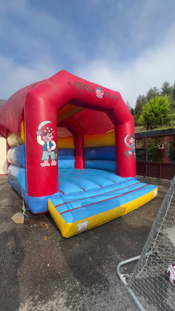 Bouncy castle - Image 1