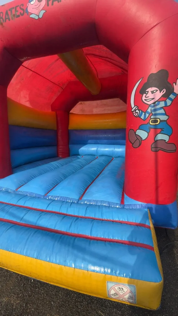 Bouncy castle - Image 2
