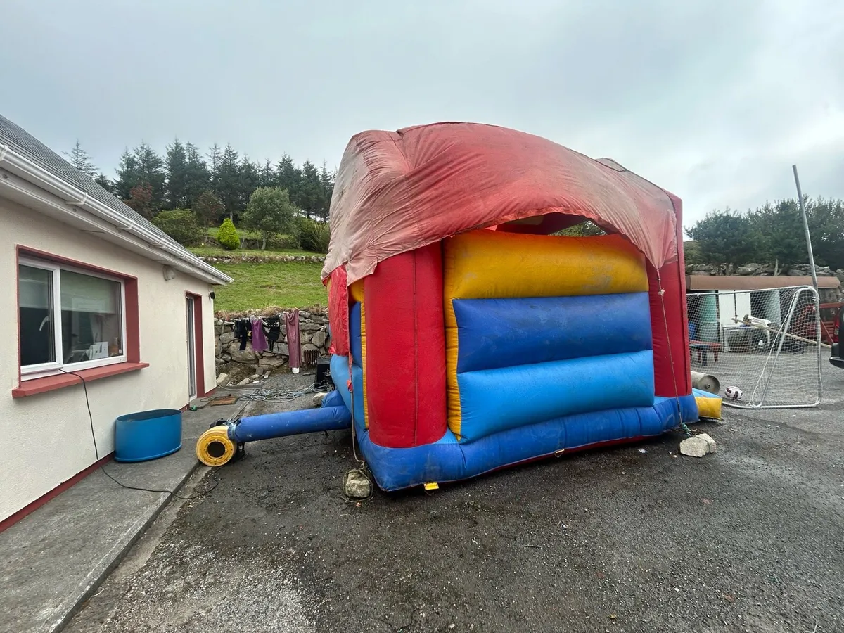 Bouncy castle - Image 4