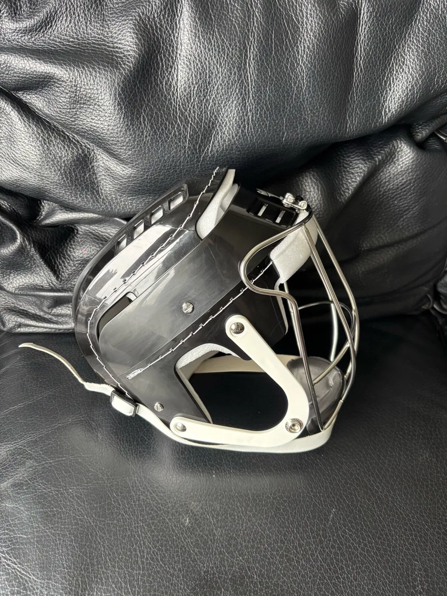Gola hurling helmets - Image 2