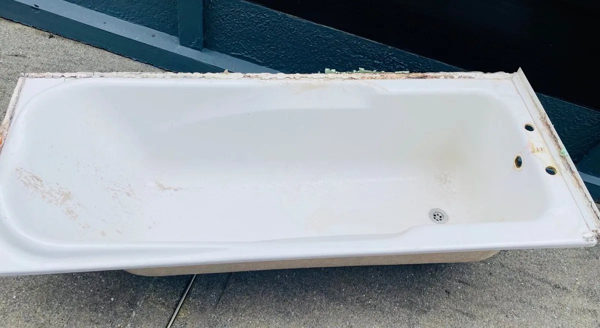 FREE for collection - Bath tub - Killarney - Image 1
