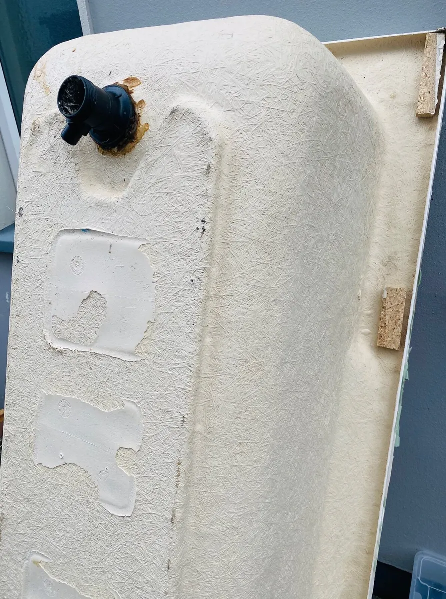 FREE for collection - Bath tub - Killarney - Image 4
