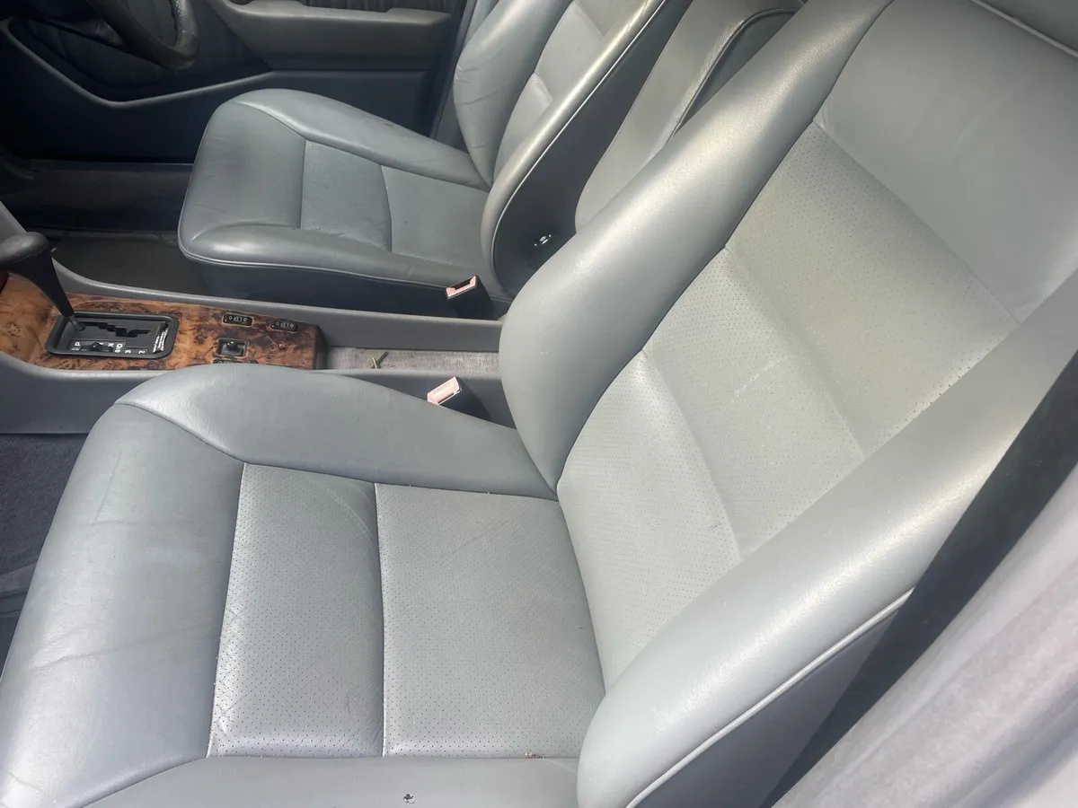 W124 Mercedes & Leather Seats - Image 4