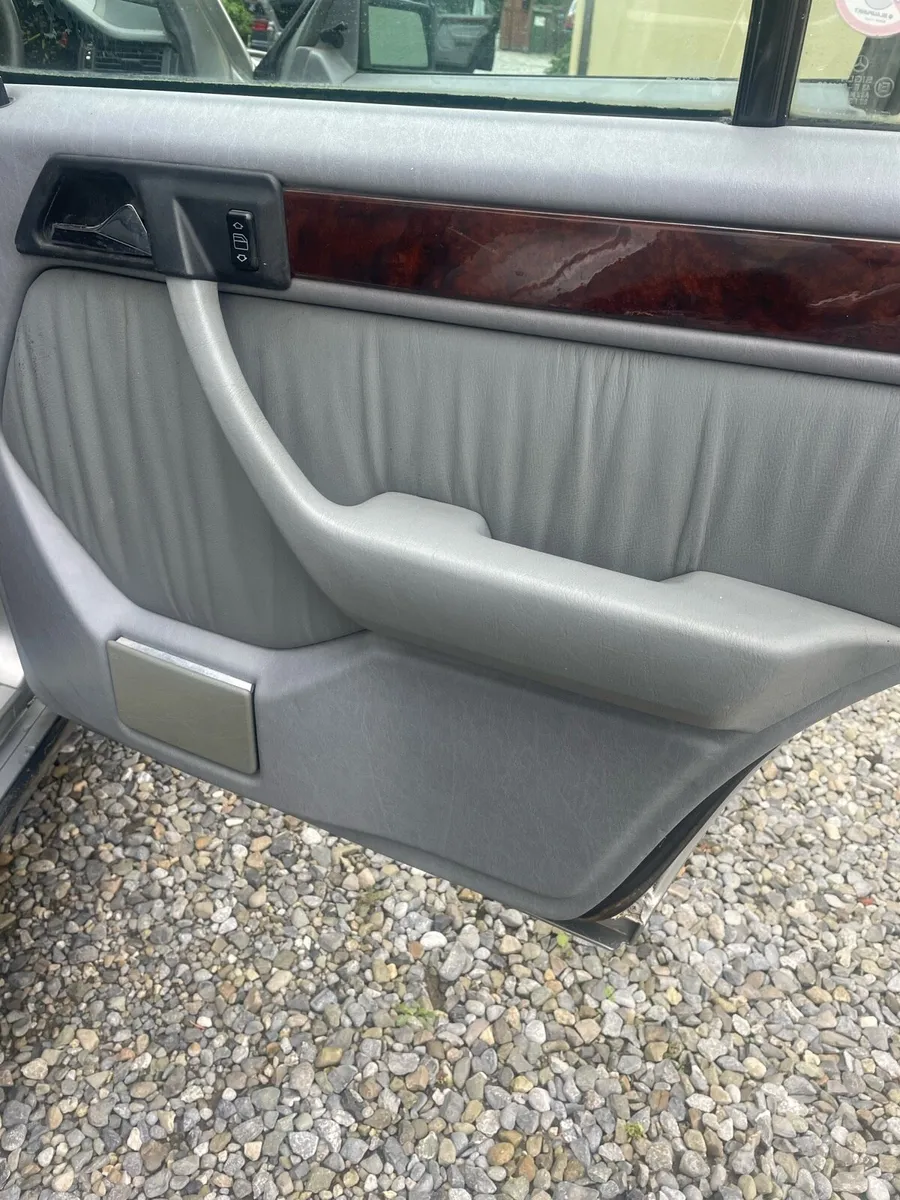 W124 Mercedes & Leather Seats - Image 3