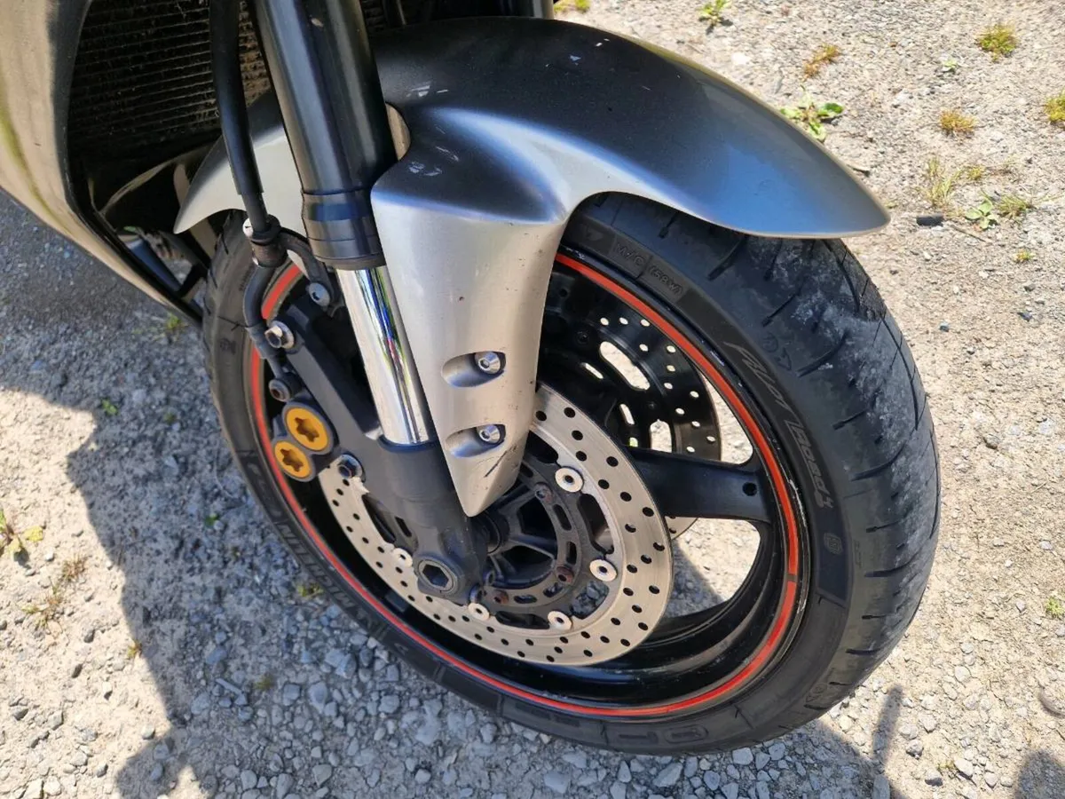 Yamaha R1 - Image 3