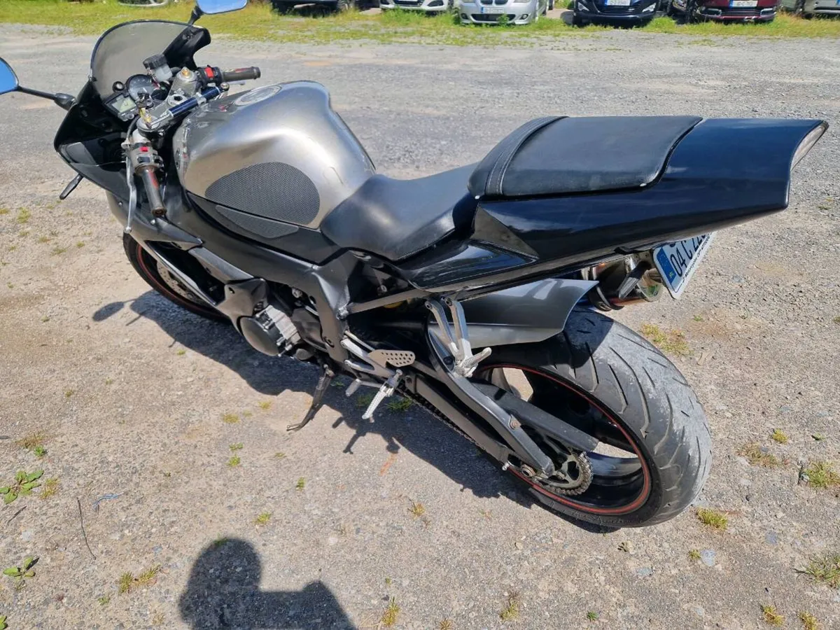 Yamaha R1 - Image 4