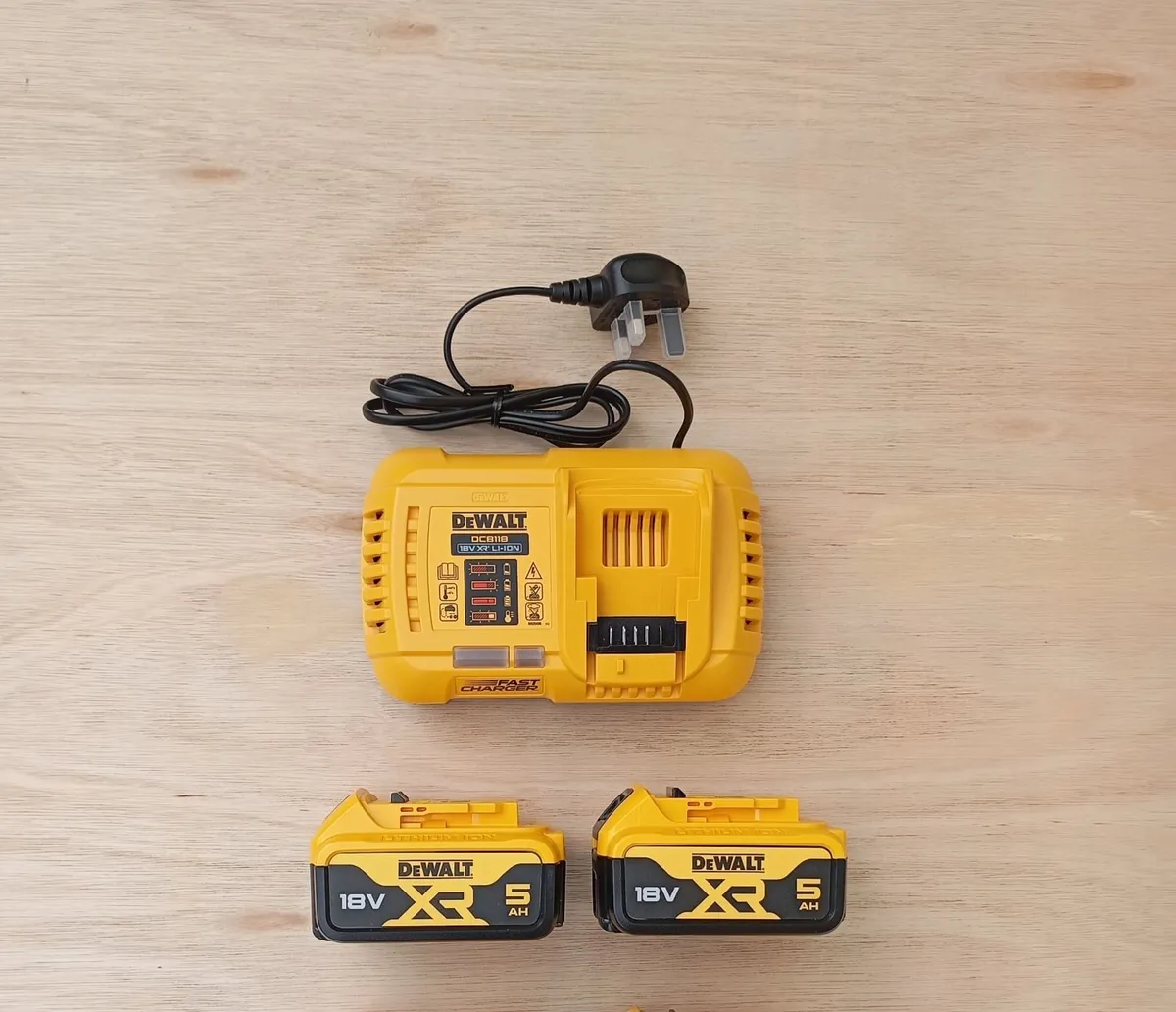 DeWalt 9ah/54v Battery & Charger (New) - Image 2