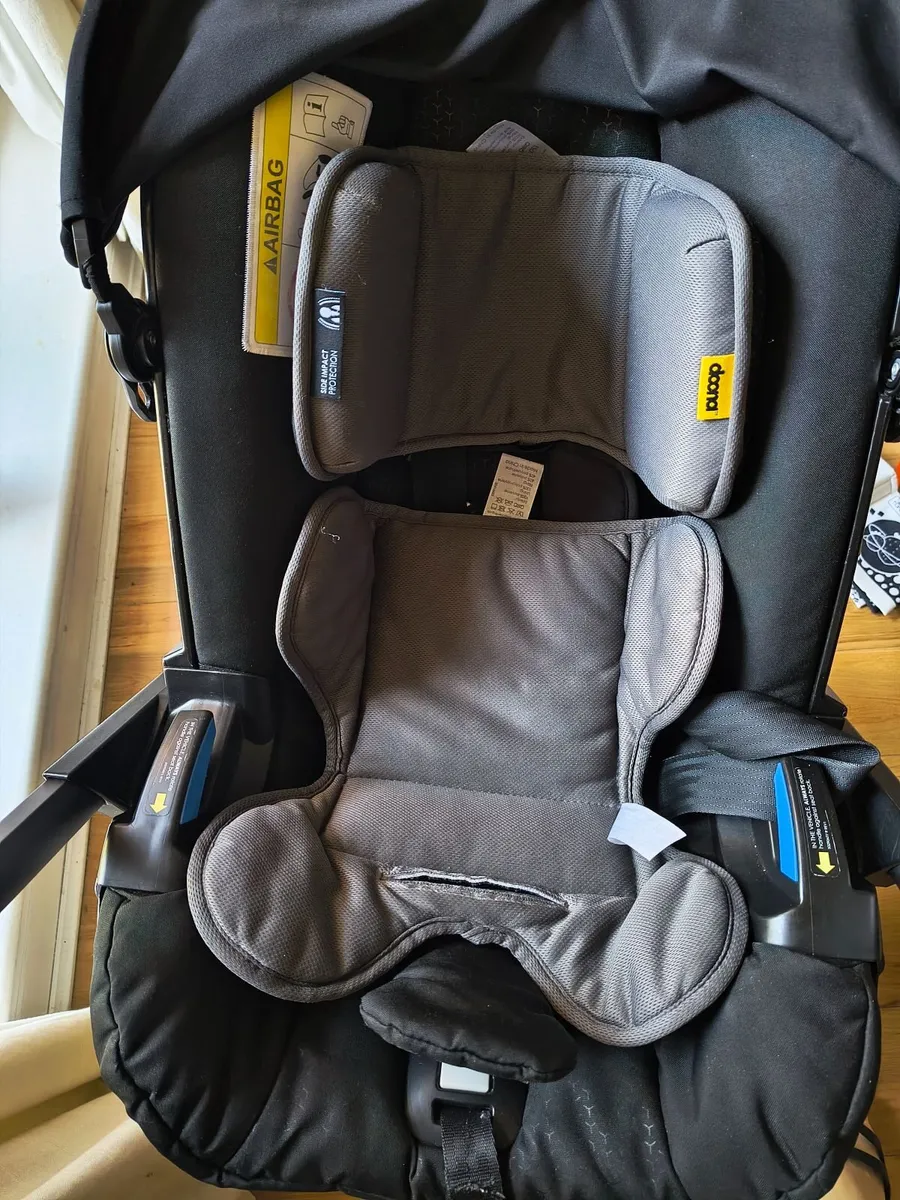 Doona Plus  car seat and isofix - Image 4