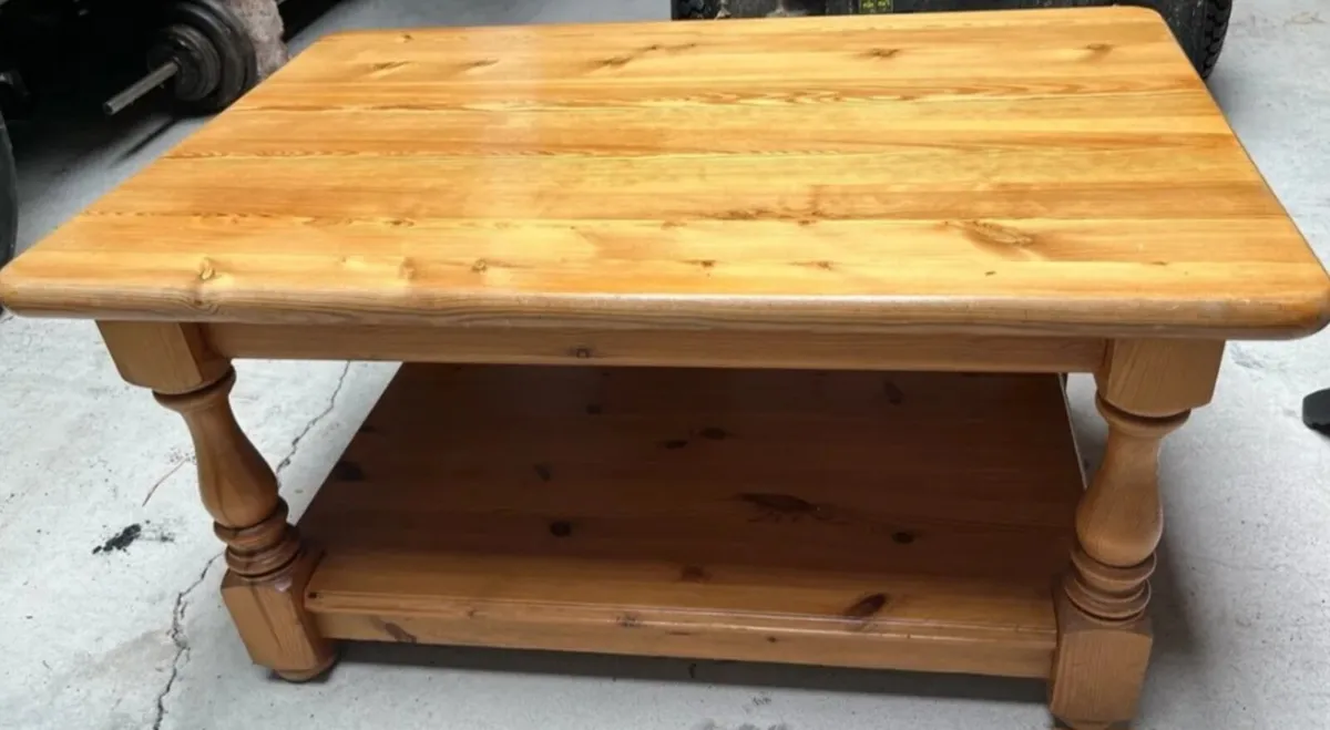 Beautiful, traditional farmhouse-style solid pine - Image 2