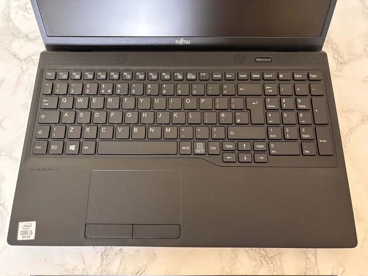 Laptop Fujitsu LifeBook A3510 | Intel i5 10th Gen - Image 2