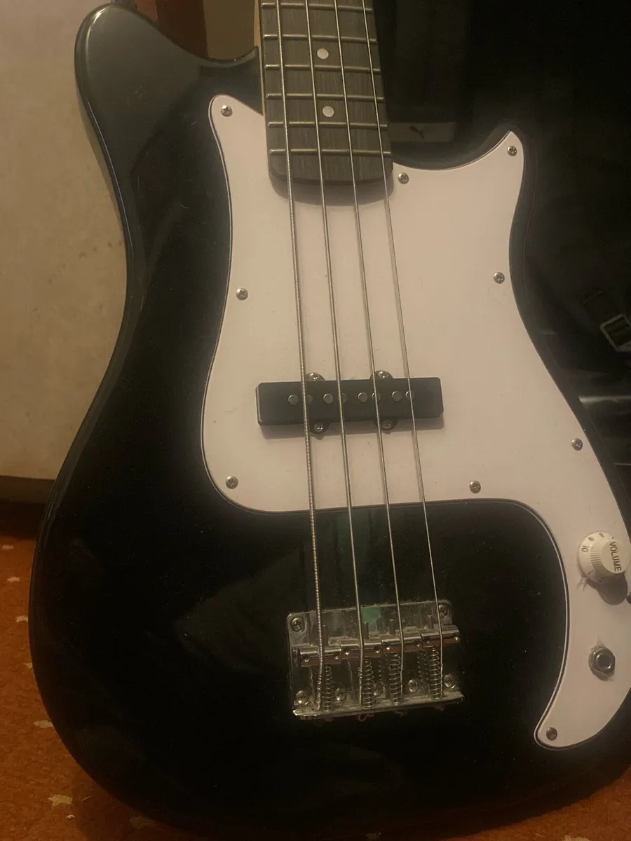 Bass guitar - Image 3