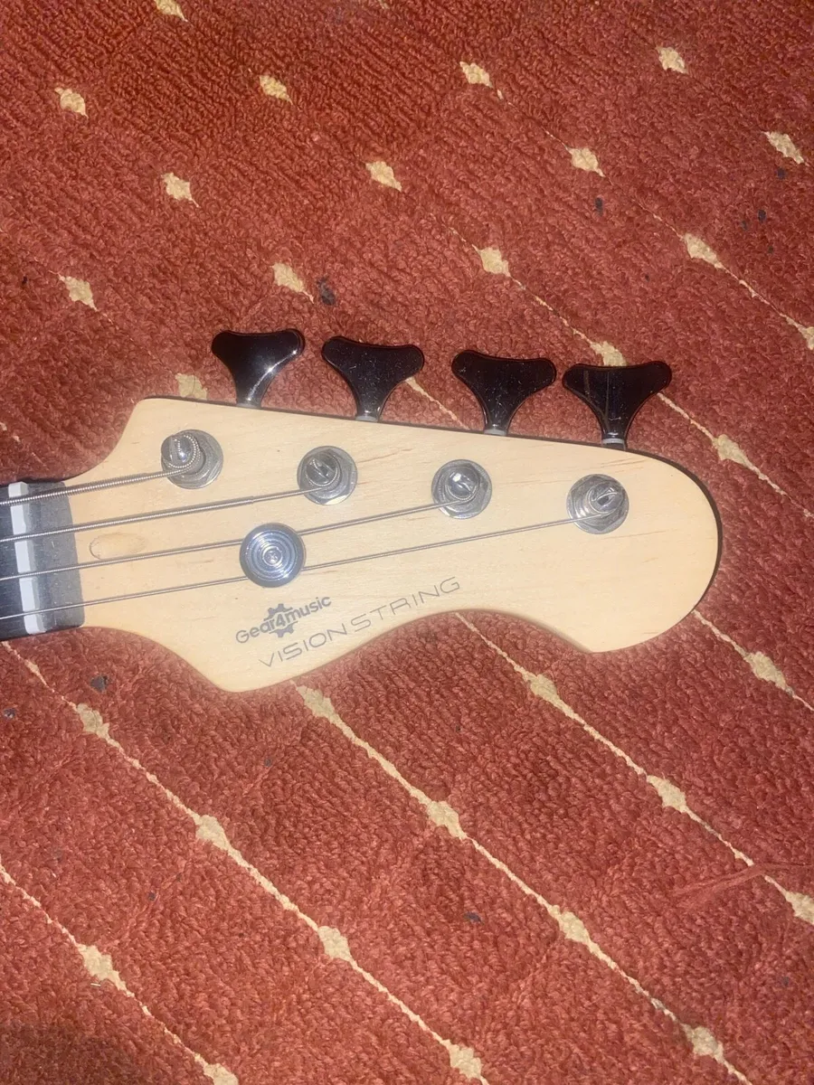 Bass guitar - Image 4