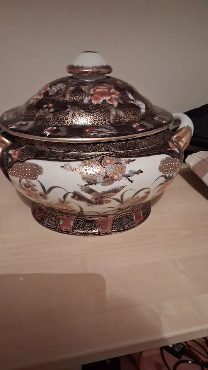 Decorative toureen dish - Image 1
